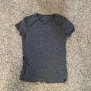 gap women’s fitted dark gray tshirt
